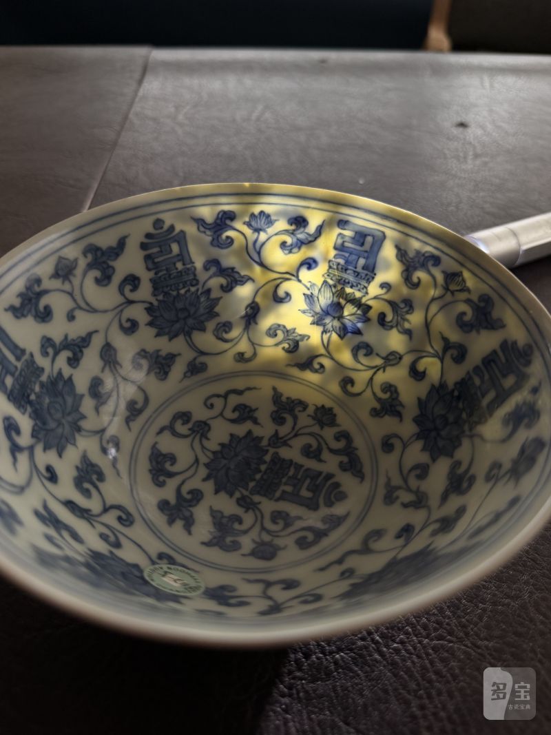 明弘治 青花外穿花龙内缠枝托梵纹碗 - 图22